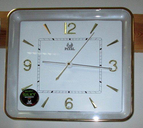 Часы настенные PEARL PW 033
